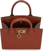 Carica l'immagine nel visualizzatore di Gallery, Borsa a mano The Studio Box in pelle