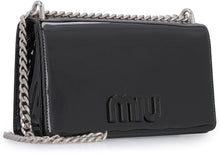 Carica l'immagine nel visualizzatore di Gallery, Borsa a spalla in vernice