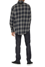 Carica l&#39;immagine nel visualizzatore di Gallery, Camicia in flanella a quadri
