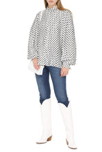 Carica l&#39;immagine nel visualizzatore di Gallery, Camicia in raso plissettata
