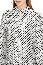 Carica l&#39;immagine nel visualizzatore di Gallery, Camicia in raso plissettata
