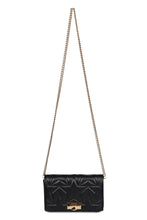 Carica l&#39;immagine nel visualizzatore di Gallery, Borsa Helia Clutch a tracolla in pelle trapuntata
