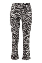Carica l&#39;immagine nel visualizzatore di Gallery, Cropped jeans in motivo leopardato
