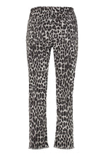 Carica l&#39;immagine nel visualizzatore di Gallery, Cropped jeans in motivo leopardato
