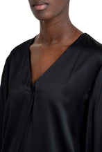 Carica l&#39;immagine nel visualizzatore di Gallery, Blusa Renzo in raso stretch
