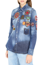 Carica l&#39;immagine nel visualizzatore di Gallery, Camicia in denim con patch ricamati

