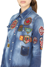 Carica l&#39;immagine nel visualizzatore di Gallery, Camicia in denim con patch ricamati
